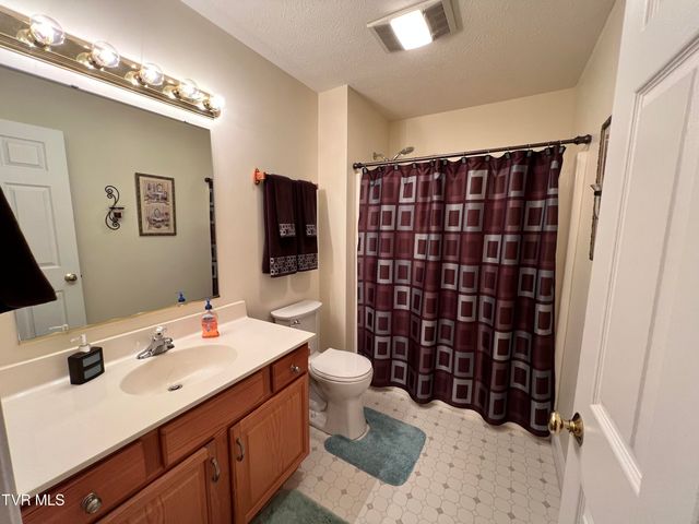 839 Deerfield Lane, Hampton, TN 37658