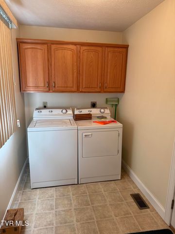 839 Deerfield Lane, Hampton, TN 37658