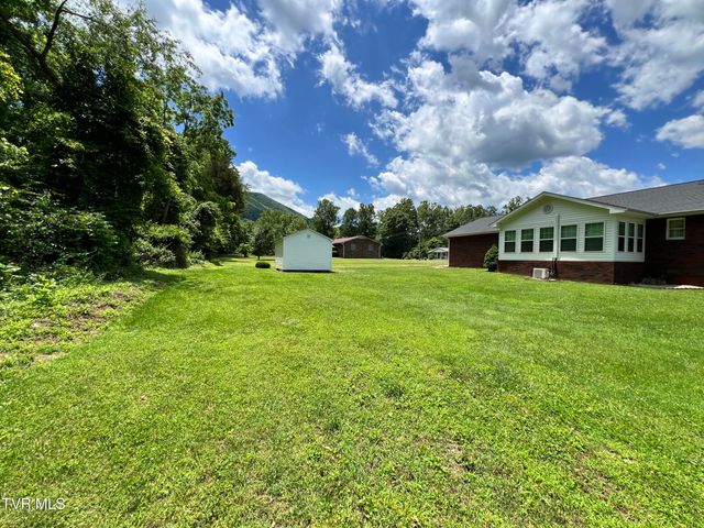 839 Deerfield Lane, Hampton, TN 37658