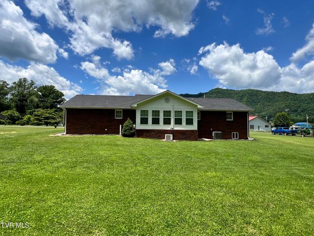 839 Deerfield Lane, Hampton, TN 37658