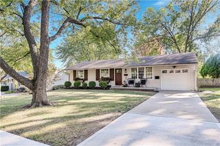 6411 W 77th Terrace, Prairie Village, KS 66204