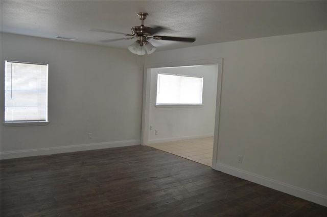 245 Flaming Oak DR, Bastrop, TX 78602