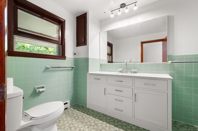 57 Farmington Avenue, New London, CT 06320