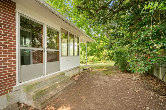 57 Farmington Avenue, New London, CT 06320