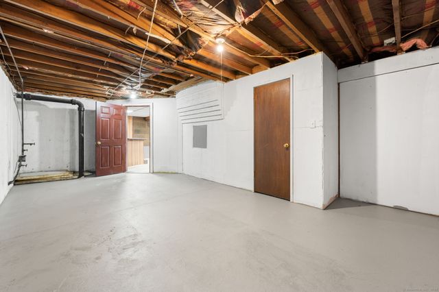 57 Farmington Avenue, New London, CT 06320