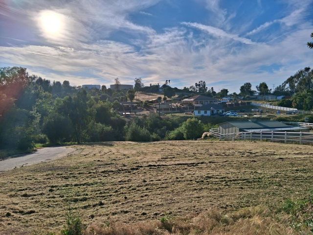 2399 Paige Circle, Fallbrook, CA 92028