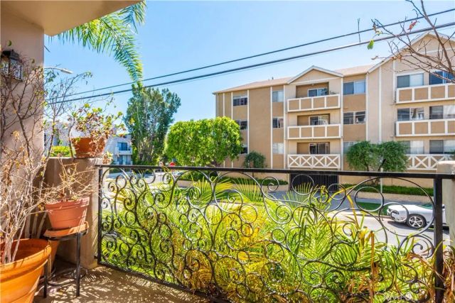 11855 Goshen Avenue 101, Los Angeles, CA 90049