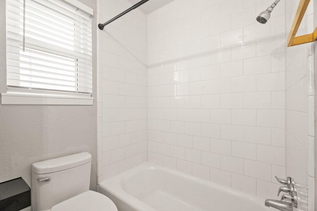 602 W Castle Harbour Drive, Friendswood, TX 77546