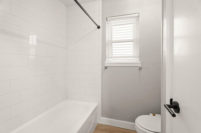 602 W Castle Harbour Drive, Friendswood, TX 77546