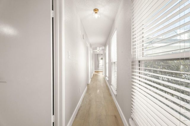 602 W Castle Harbour Drive, Friendswood, TX 77546