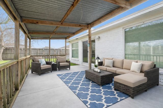 602 W Castle Harbour Drive, Friendswood, TX 77546