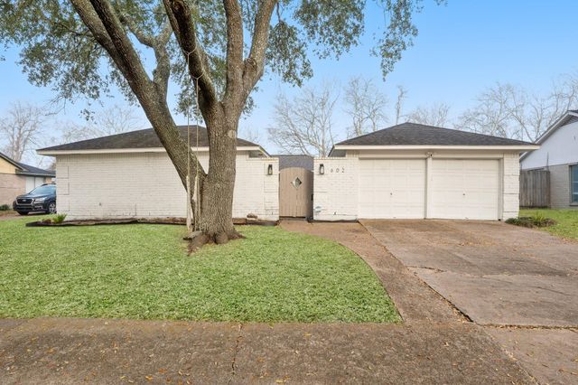 602 W Castle Harbour Drive, Friendswood, TX 77546