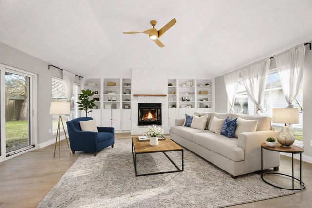 602 W Castle Harbour Drive, Friendswood, TX 77546