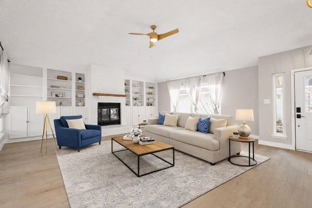 602 W Castle Harbour Drive, Friendswood, TX 77546