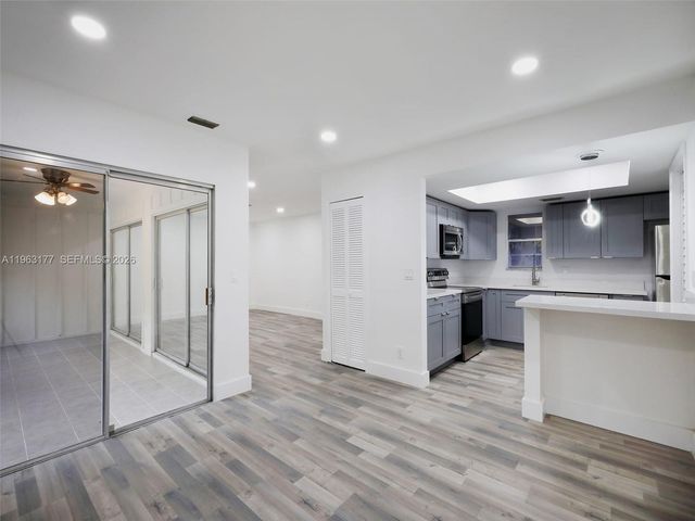 1901 Coquina Way, Coral Springs, FL 33071