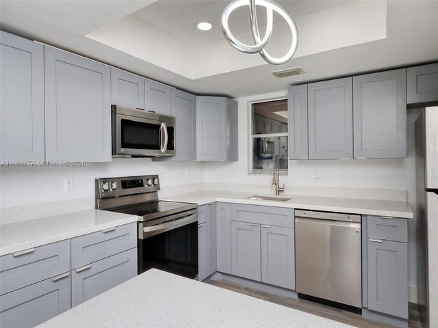 1901 Coquina Way, Coral Springs, FL 33071