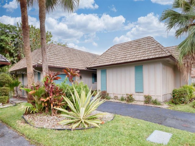 1901 Coquina Way, Coral Springs, FL 33071