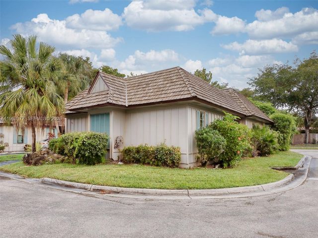 1901 Coquina Way, Coral Springs, FL 33071