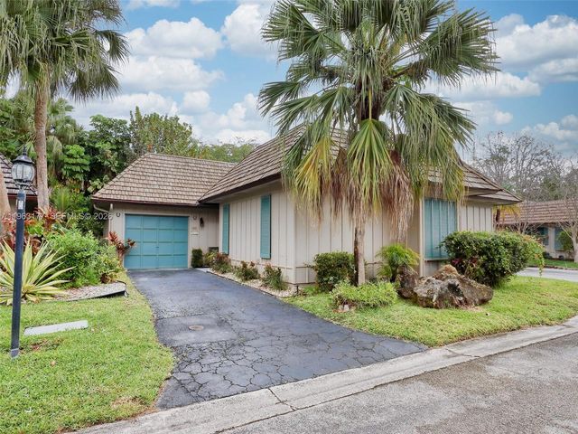 1901 Coquina Way, Coral Springs, FL 33071