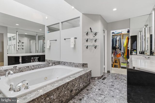 313 WYNDMOOR LN, Huntingdon Valley, PA 19006