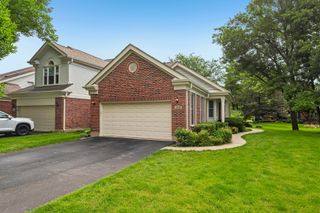 2109 N Charter Point Drive, Arlington Heights, IL 60004