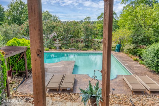 1509 Montvale Station Rd, Maryville, TN 37803