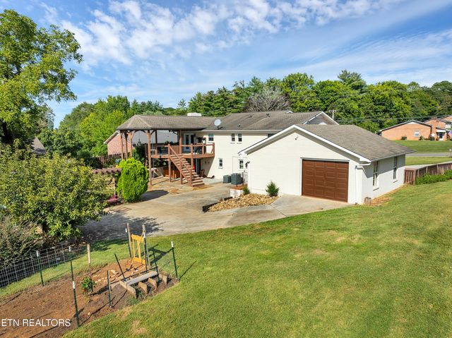 1509 Montvale Station Rd, Maryville, TN 37803