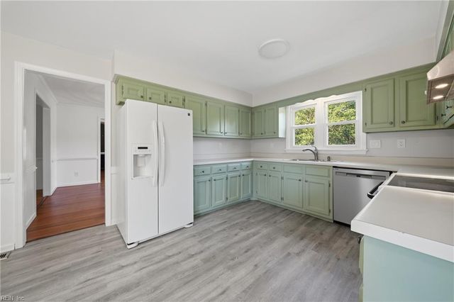 301 Barcelona DR, Chesapeake, VA 23322