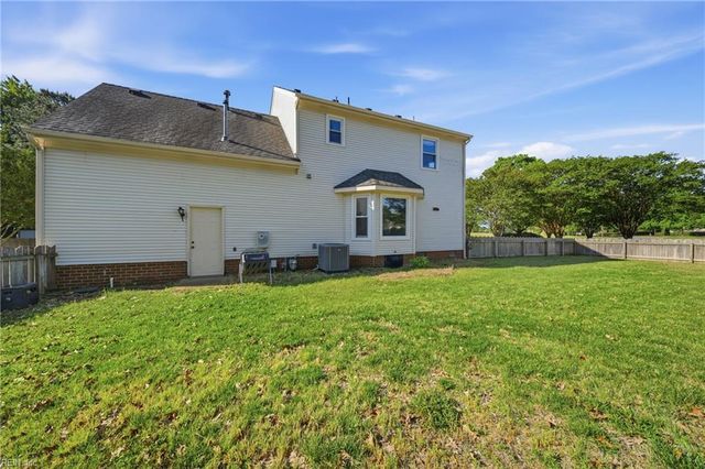 301 Barcelona DR, Chesapeake, VA 23322