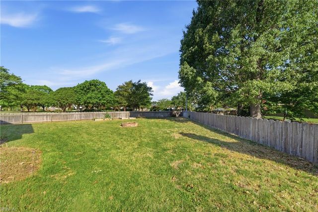 301 Barcelona DR, Chesapeake, VA 23322