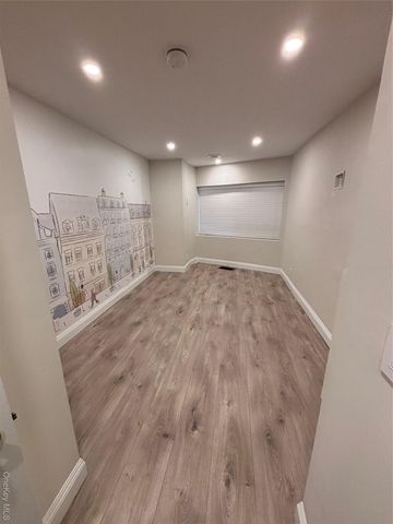 100 Cuttermill Road 1B, Great Neck, NY 11021