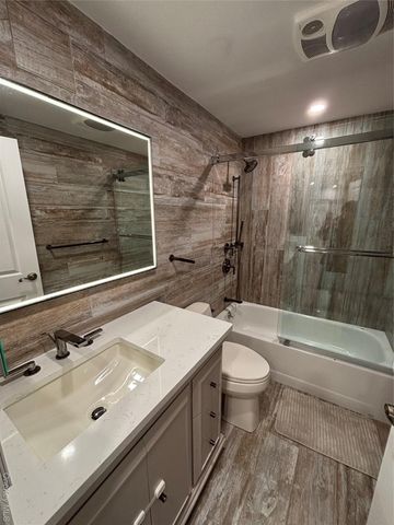 100 Cuttermill Road 1B, Great Neck, NY 11021