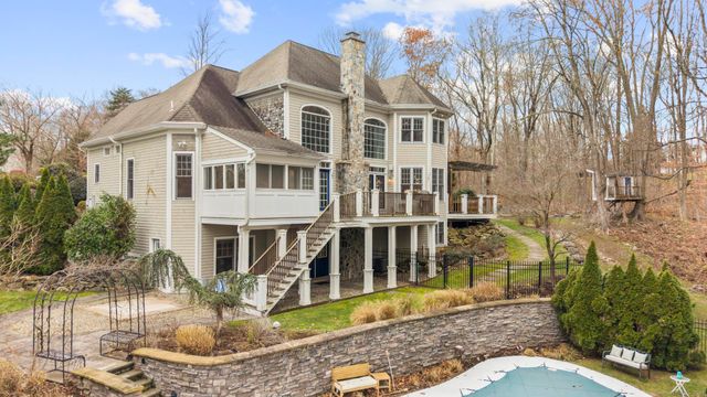 13 Pond View Terrace, Branford, CT 06405