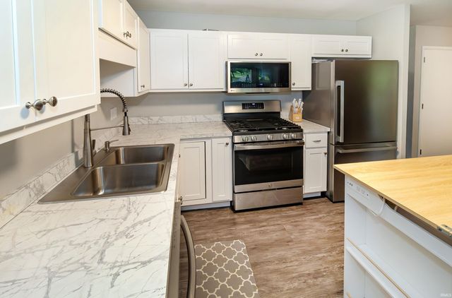 800 Hartford Court, Evansville, IN 47710