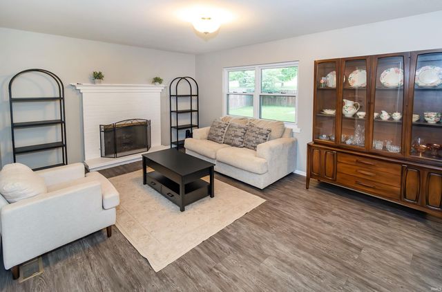 800 Hartford Court, Evansville, IN 47710