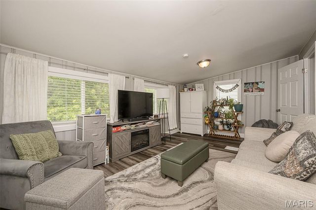 2217 Hood Avenue, Overland, MO 63114