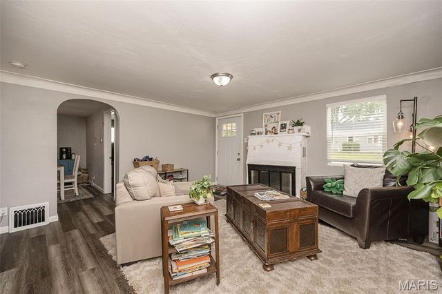 2217 Hood Avenue, Overland, MO 63114