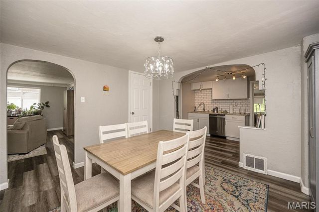 2217 Hood Avenue, Overland, MO 63114