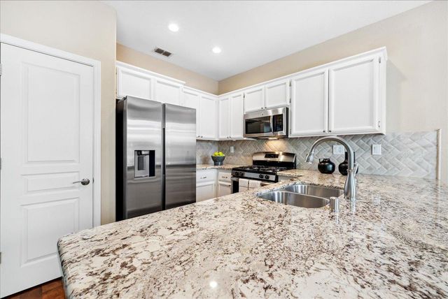 2611 Deerwood Ct, Rocklin, CA 95765