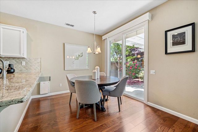 2611 Deerwood Ct, Rocklin, CA 95765