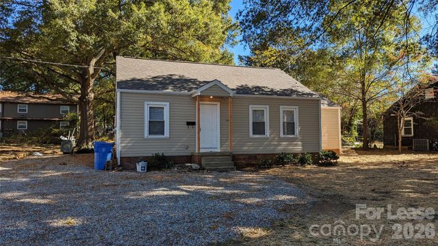 156 S Sycamore Street, Mooresville, NC 28115