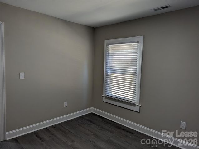 156 S Sycamore Street, Mooresville, NC 28115
