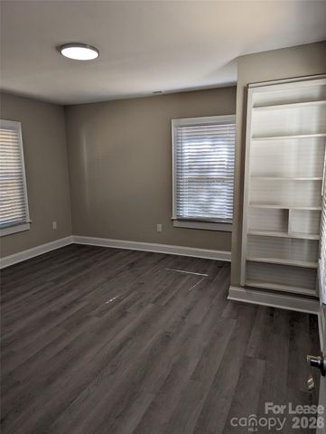 156 S Sycamore Street, Mooresville, NC 28115