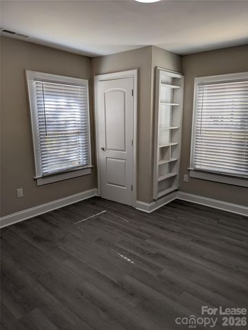 156 S Sycamore Street, Mooresville, NC 28115