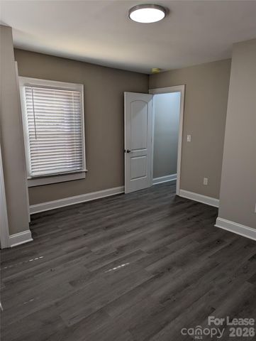 156 S Sycamore Street, Mooresville, NC 28115