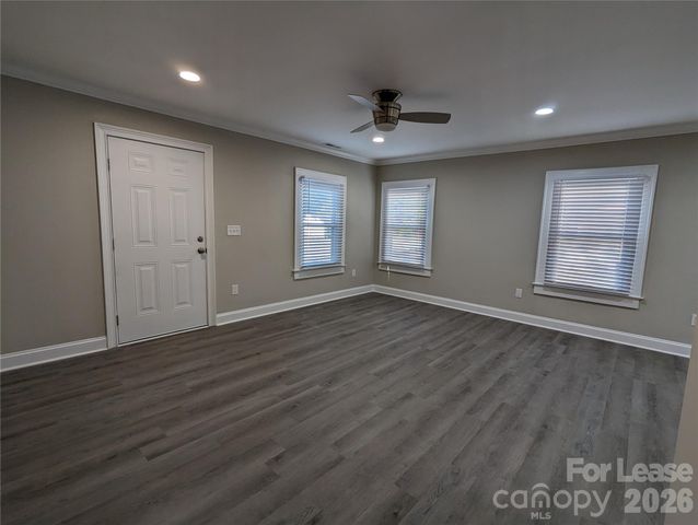 156 S Sycamore Street, Mooresville, NC 28115
