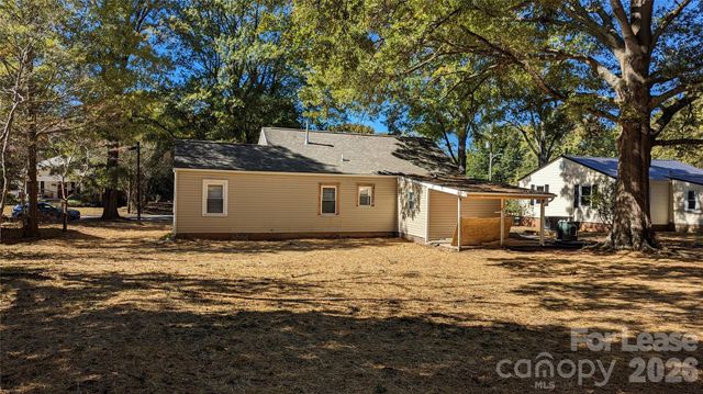 156 S Sycamore Street, Mooresville, NC 28115