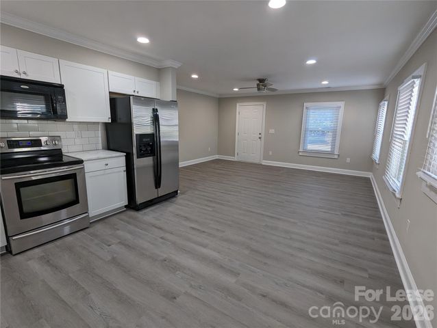 156 S Sycamore Street, Mooresville, NC 28115