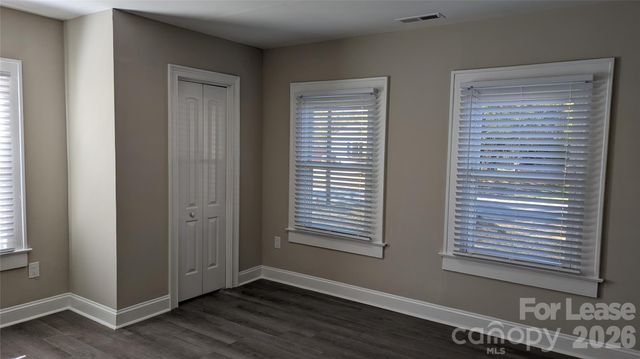 156 S Sycamore Street, Mooresville, NC 28115
