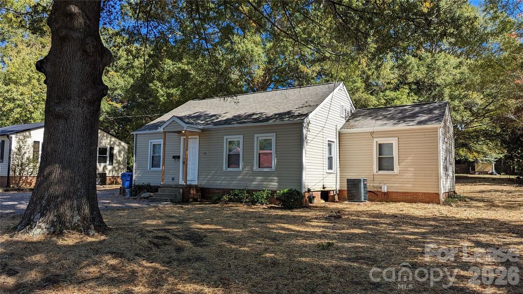 156 S Sycamore Street, Mooresville, NC 28115